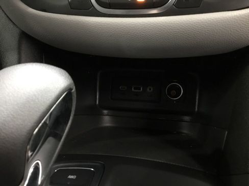 Used 2023 Chevrolet Equinox LS AWD/4WD image 27
