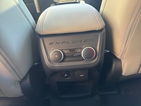 New 2025 Ford Explorer Active w/ Active Comfort Package image 38