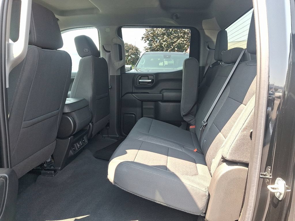 Certified 2022 Chevrolet Silverado 1500 LT AWD/4WD image 10