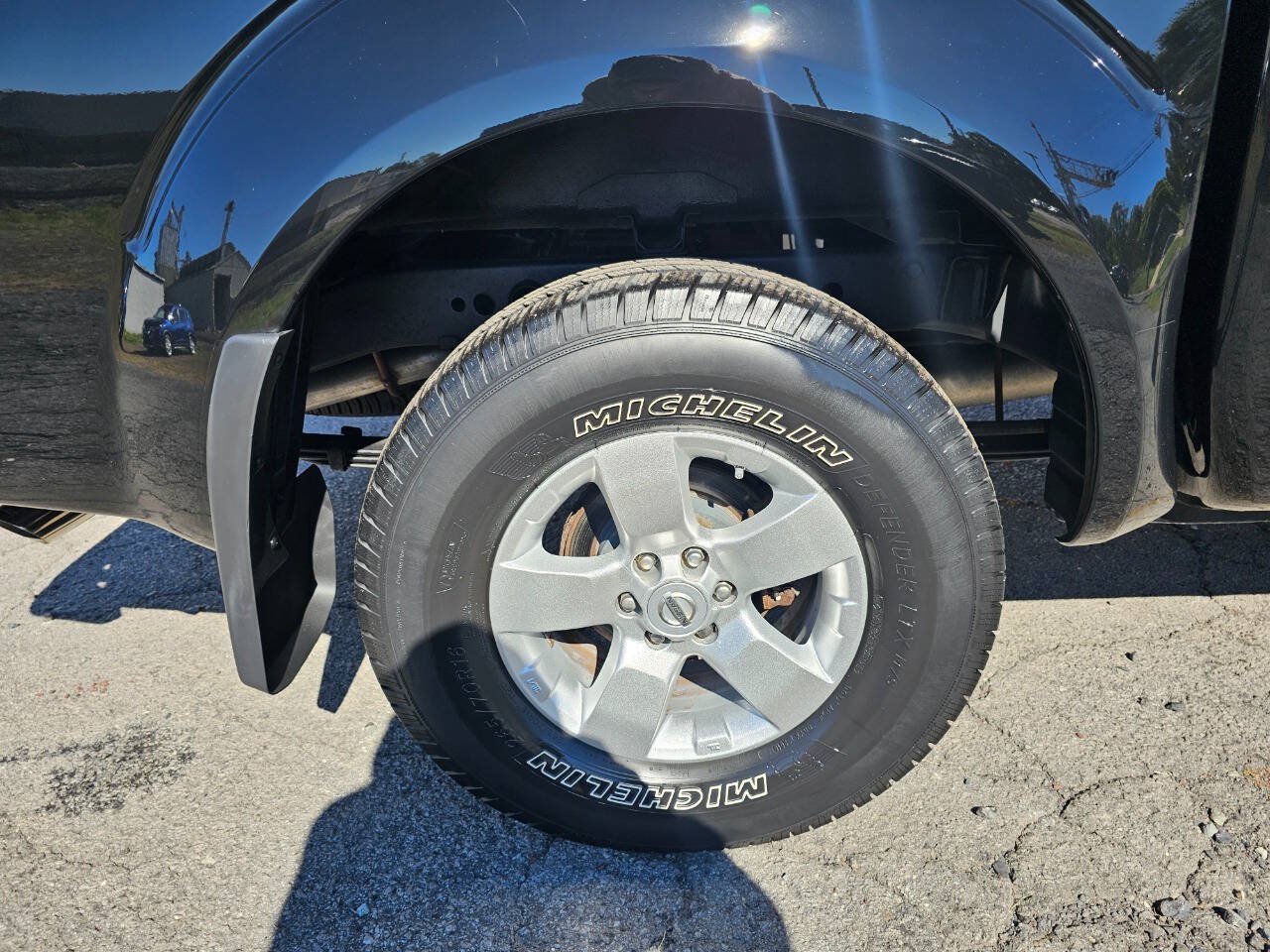 Used 2012 Nissan Frontier SV w/ SV Premium Utility Pkg AWD/4WD image 5