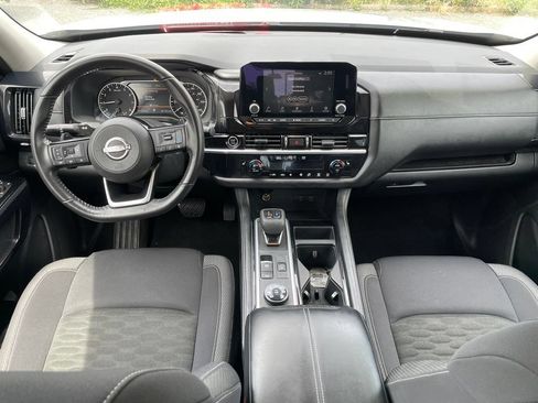 Certified 2022 Nissan Pathfinder SV w/ SV Premium Package AWD/4WD image 13