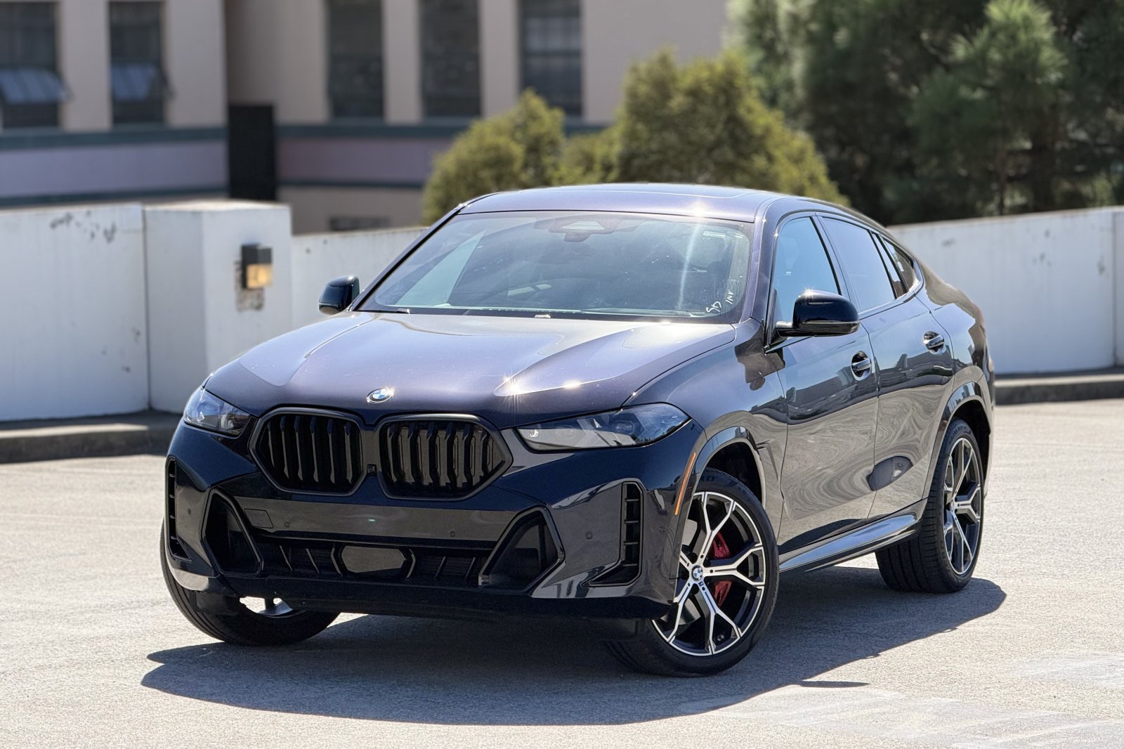 Used 2024 BMW X6 xDrive40i w/ Premium Package AWD/4WD image 3