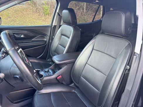 Used 2024 GMC Terrain SLT image 13