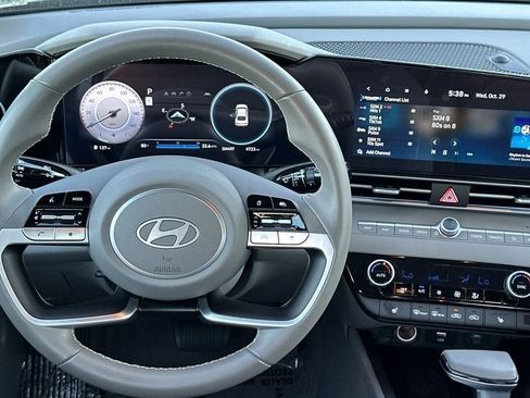 Used 2025 Hyundai Elantra SEL w/ Cargo Package image 12