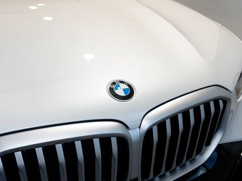 New 2026 BMW X5 xDrive40i w/ M Sport Package AWD/4WD image 17
