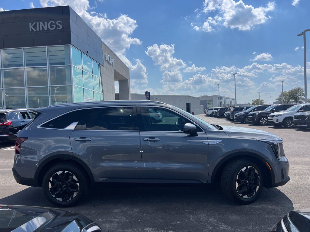 Certified 2024 Kia Sorento S w/ Panoramic Sunroof Package FWD image 3