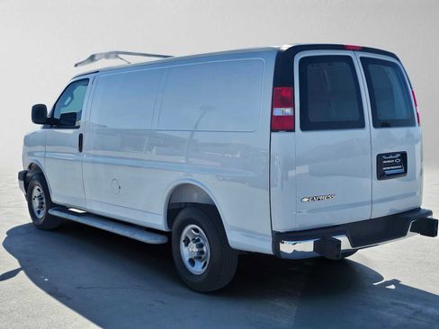 Used 2025 Chevrolet Express 2500 w/ Driver Convenience Package RWD image 5
