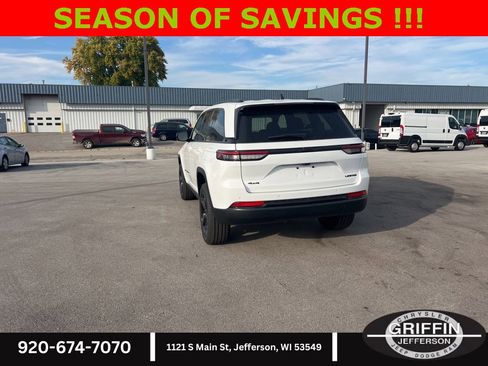 New 2025 Jeep Grand Cherokee Limited w/ Black Appearance Package image 13