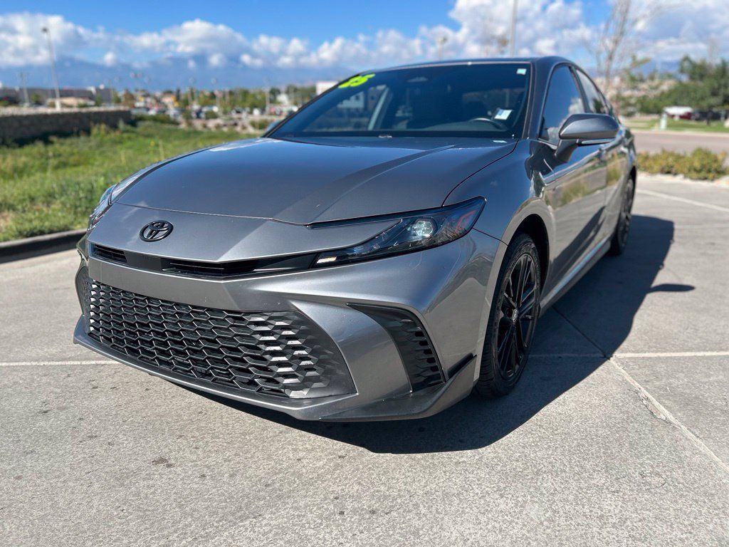 Used 2025 Toyota Camry SE AWD/4WD image 3