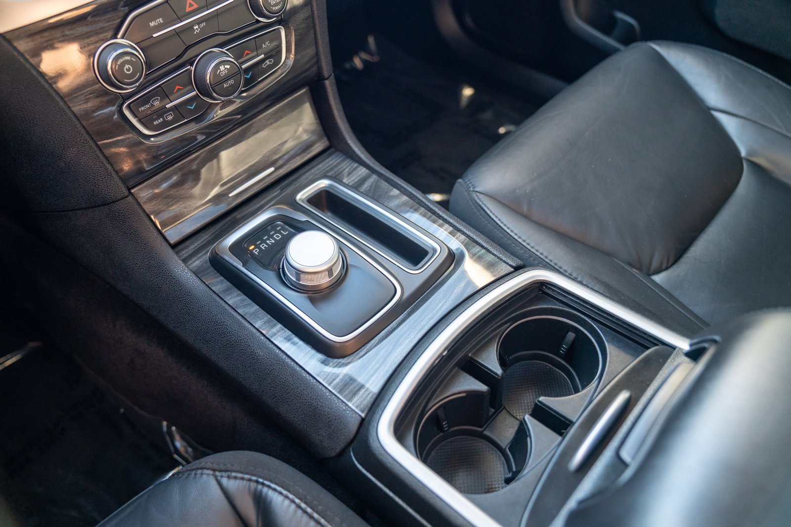 Used 2018 Chrysler 300 Touring L RWD image 19