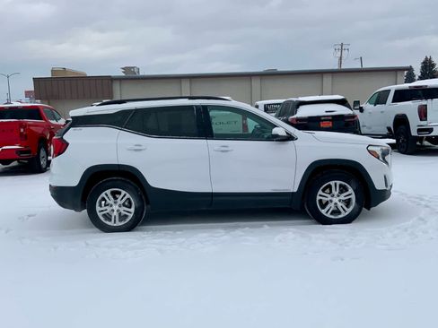 Used 2020 GMC Terrain SLE w/ Driver Convenience Package image 6