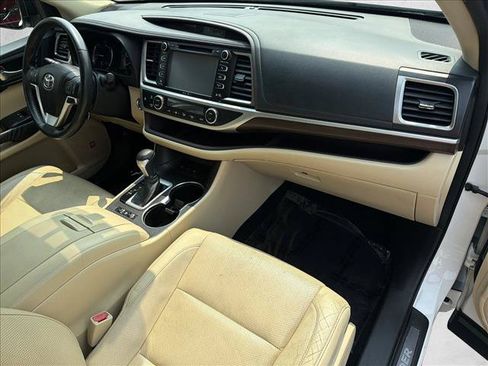 Used 2014 Toyota Highlander Limited Platinum AWD/4WD image 28