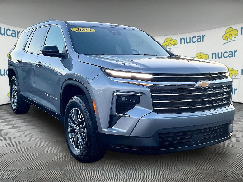 Used 2025 Chevrolet Traverse LT AWD/4WD image 1