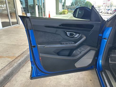 Used 2022 Lamborghini Urus image 46