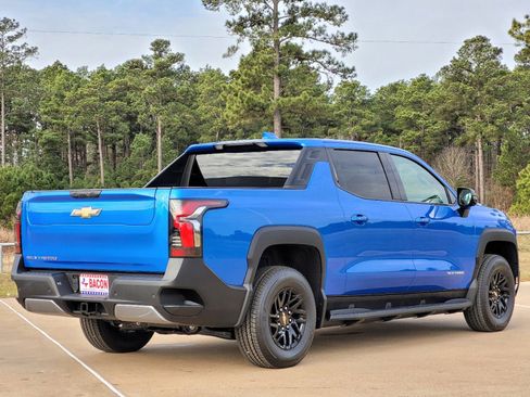 New 2025 Chevrolet Silverado EV LT image 3