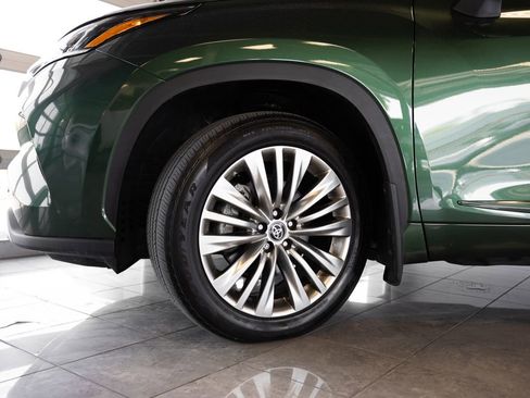 Used 2024 Toyota Highlander Platinum AWD/4WD image 8