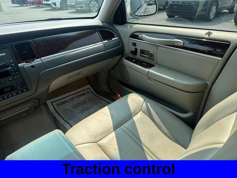 Used 2008 Lincoln Town Car Signature Limited RWD image 11