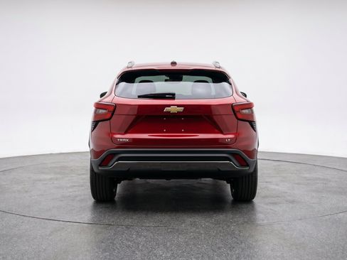 Used 2025 Chevrolet Trax LT FWD image 7