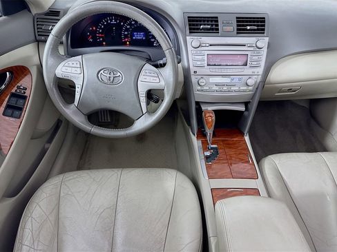 Used 2011 Toyota Camry XLE image 29