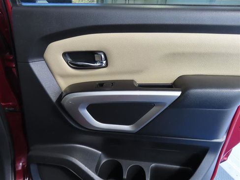 Used 2017 Nissan Titan SV image 32