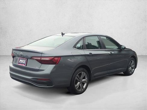Used 2024 Volkswagen Jetta SE image 5
