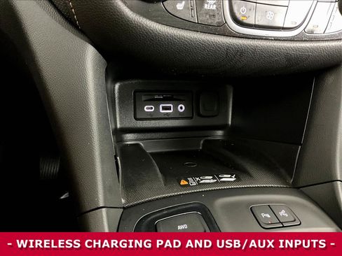 Used 2023 Chevrolet Equinox Premier AWD/4WD image 16