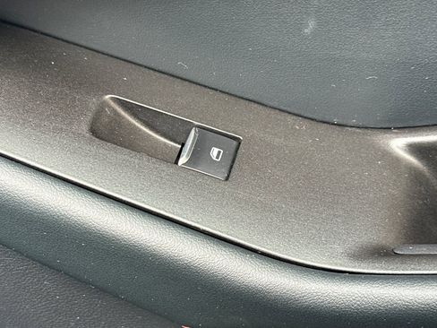 Used 2025 Ford Explorer ST-Line w/ ST-Line Street Pack image 23