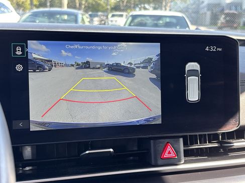 Used 2025 Kia Carnival FWD image 21