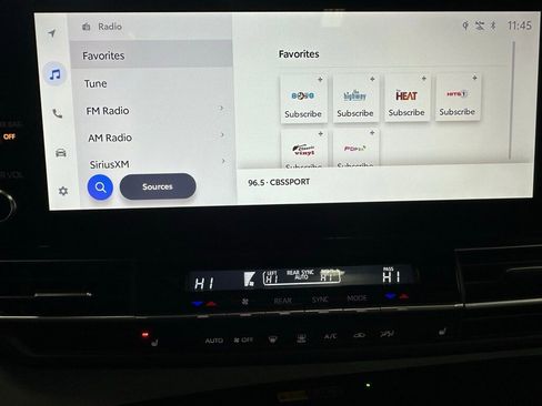 Used 2025 Toyota Sienna XLE image 27