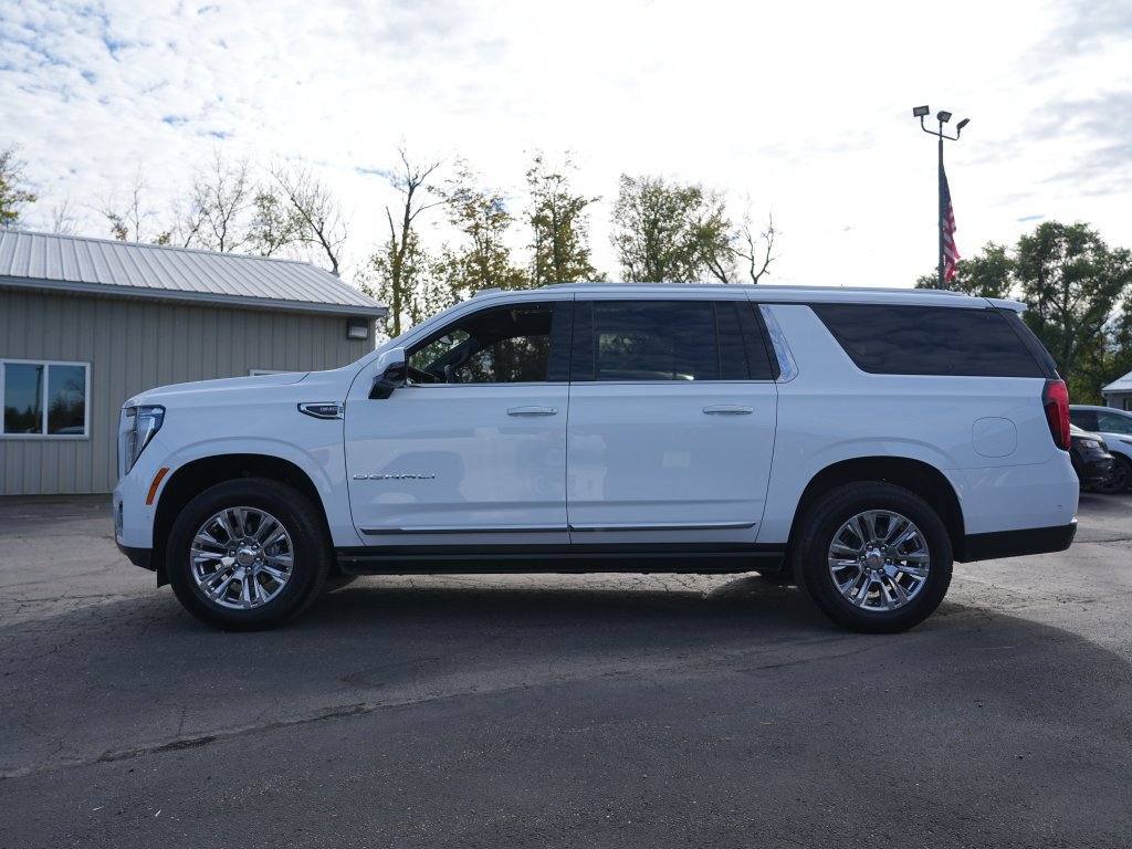 Used 2026 GMC Yukon XL Denali w/ Sun & Power Step Package AWD/4WD image 6