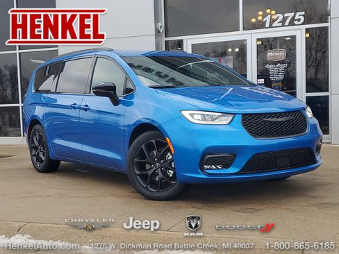 New 2026 Chrysler Pacifica Select w/ S Appearance Package image 1