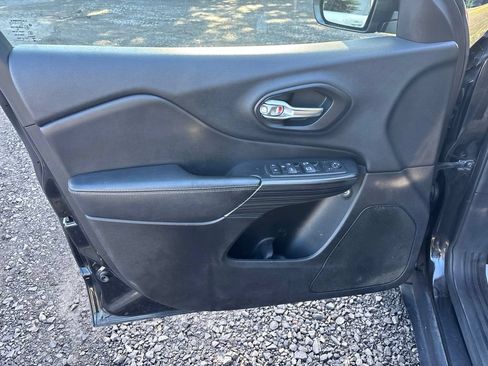 Used 2015 Jeep Cherokee Limited FWD image 17