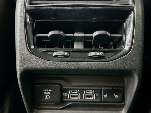 Used 2023 Jeep Grand Cherokee Limited w/ Black Appearance Package image 27