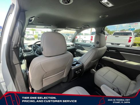 Used 2026 GMC Acadia Elevation w/ Elevation Premium Package FWD image 15