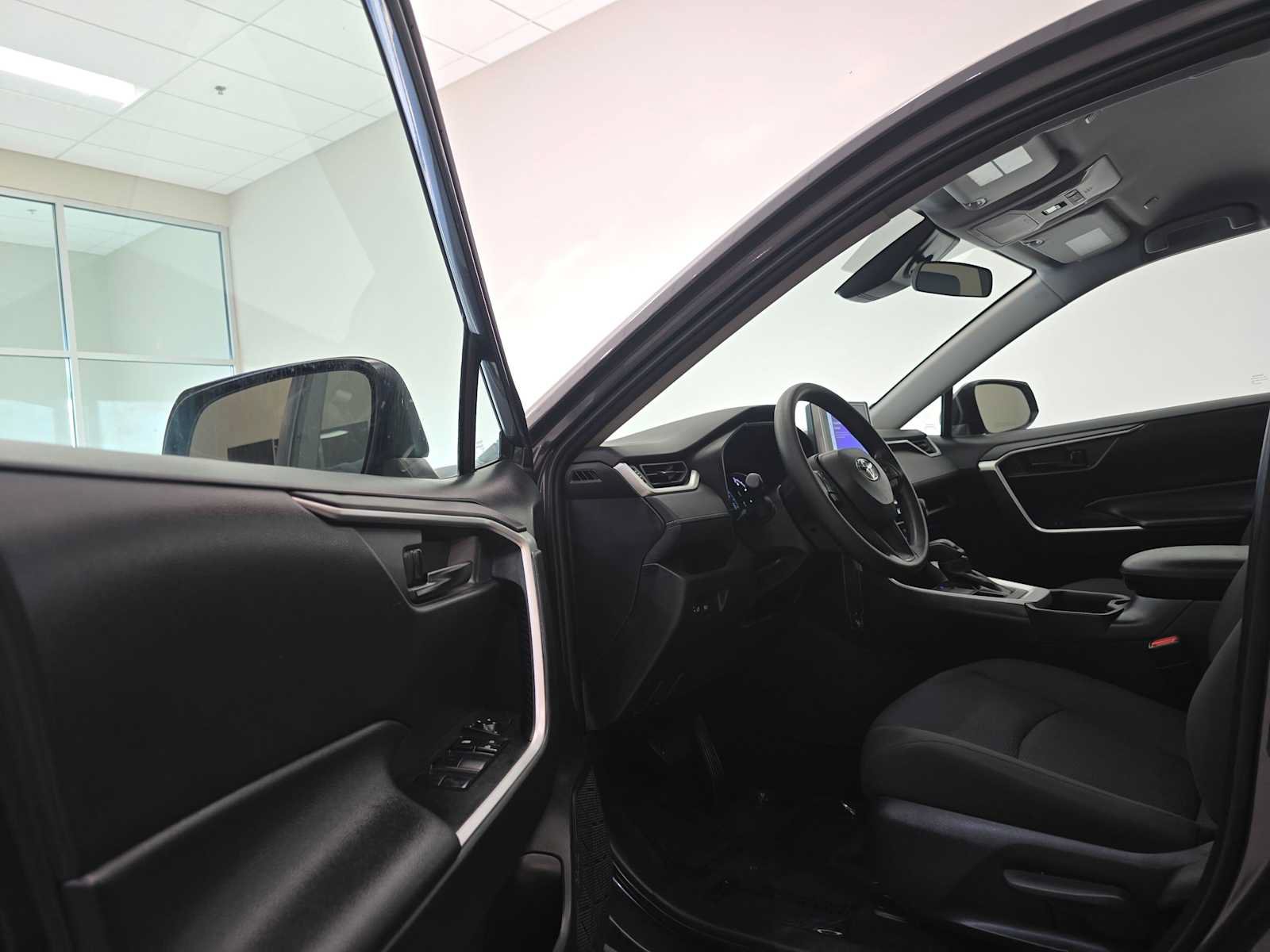 Certified 2025 Toyota RAV4 LE AWD/4WD image 23