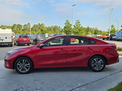 Used 2024 Kia Forte LXS FWD image 4
