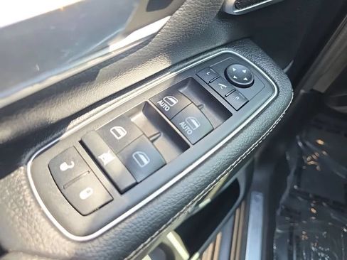 Used 2019 RAM 1500 Laramie AWD/4WD image 12