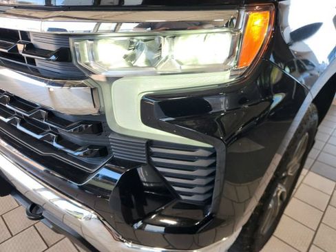 Used 2024 Chevrolet Silverado 1500 LT w/ Z71 Off-Road Package AWD/4WD image 7