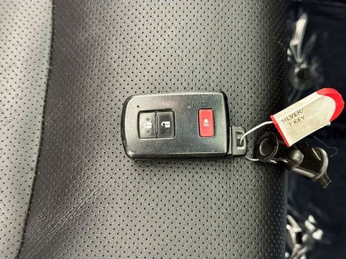 Used 2016 Toyota Land Cruiser image 43