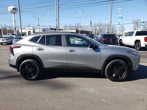 Used 2025 Chevrolet Trax ACTIV w/ Driver Confidence Package FWD image 2