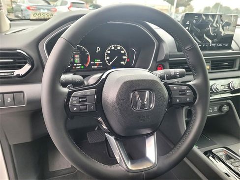 New 2025 Honda Pilot Touring image 10