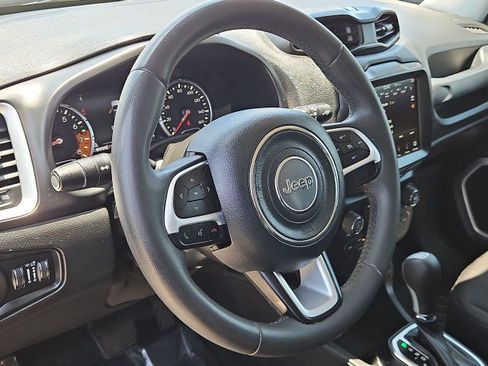 Used 2018 Jeep Renegade Latitude w/ UConnect 8.4 Nav Group FWD image 11