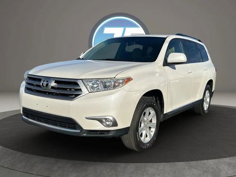 Used 2011 Toyota Highlander 2WD w/ Tech Pkg image 4