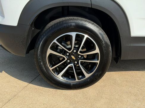 Used 2025 Chevrolet TrailBlazer LT w/ Driver Confidence Package AWD/4WD image 8