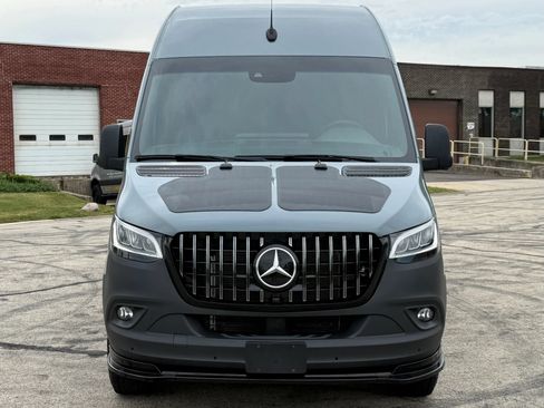 Used 2023 Mercedes-Benz Sprinter 2500 image 2