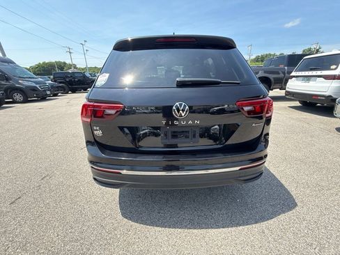 Used 2022 Volkswagen Tiguan SE w/ Panoramic Sunroof Package AWD/4WD image 4