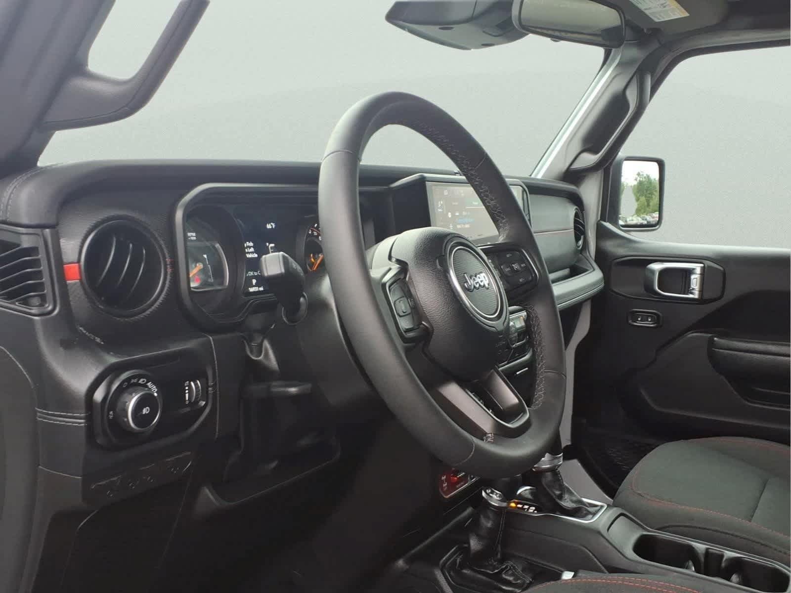 Used 2026 Jeep Wrangler Unlimited Rubicon AWD/4WD image 14