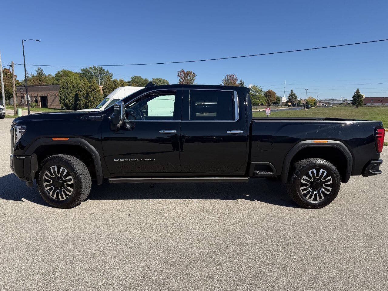 Used 2025 GMC Sierra 2500 Denali Ultimate AWD/4WD image 4