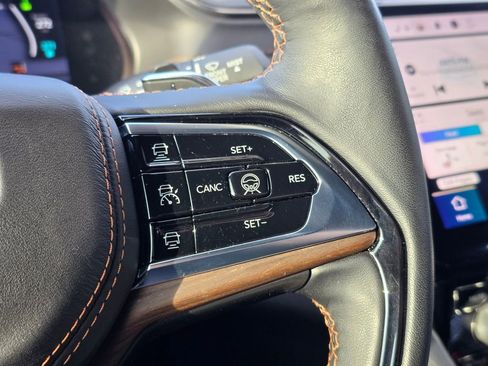 Used 2022 Jeep Grand Cherokee Summit w/ Advanced Protech Group IV image 36