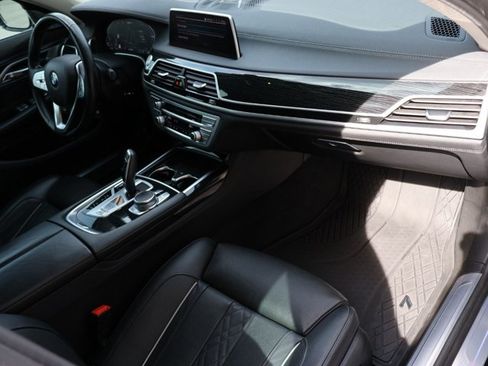 Used 2020 BMW 745e xDrive AWD/4WD image 30